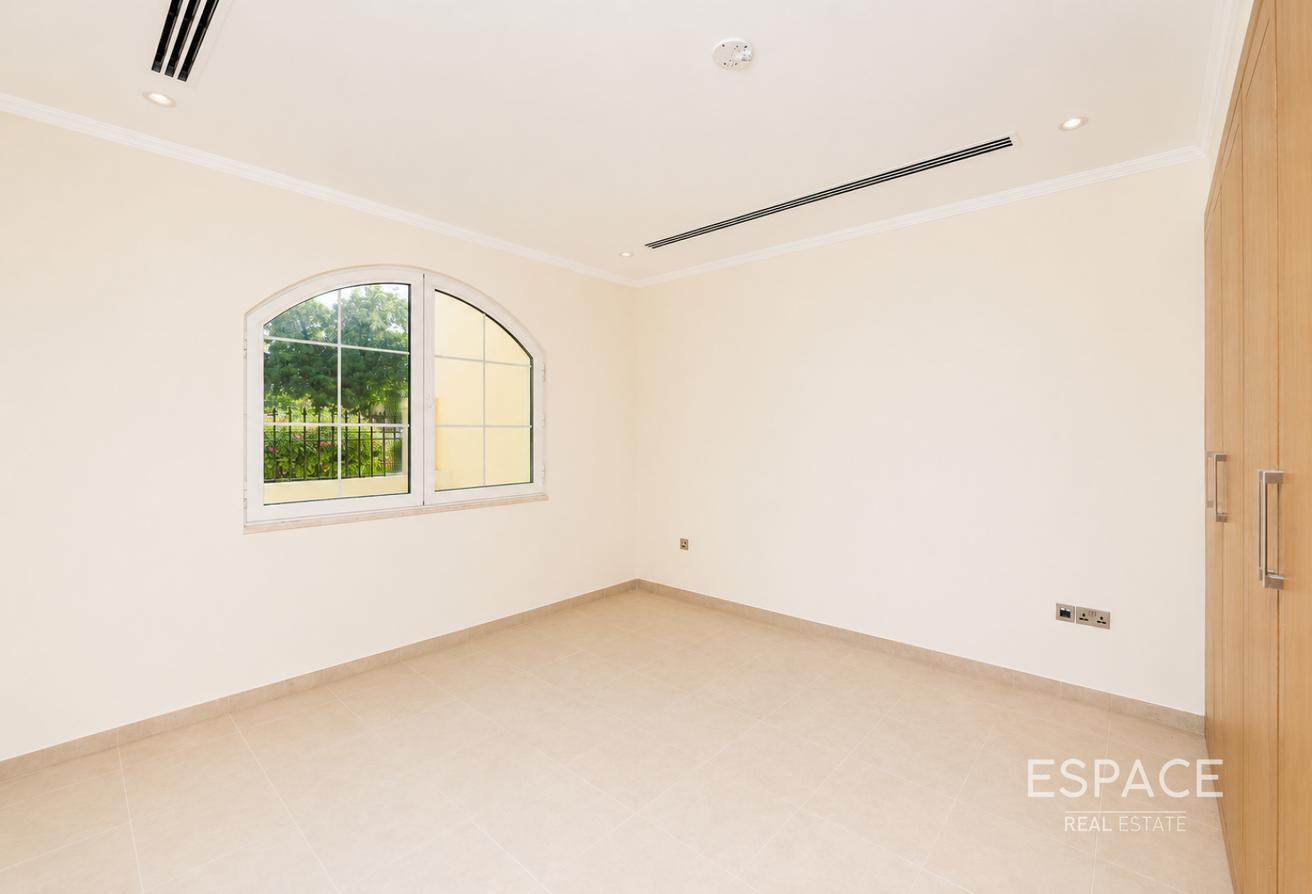 Large Plot | Back to Back | Well Maintained photo 17