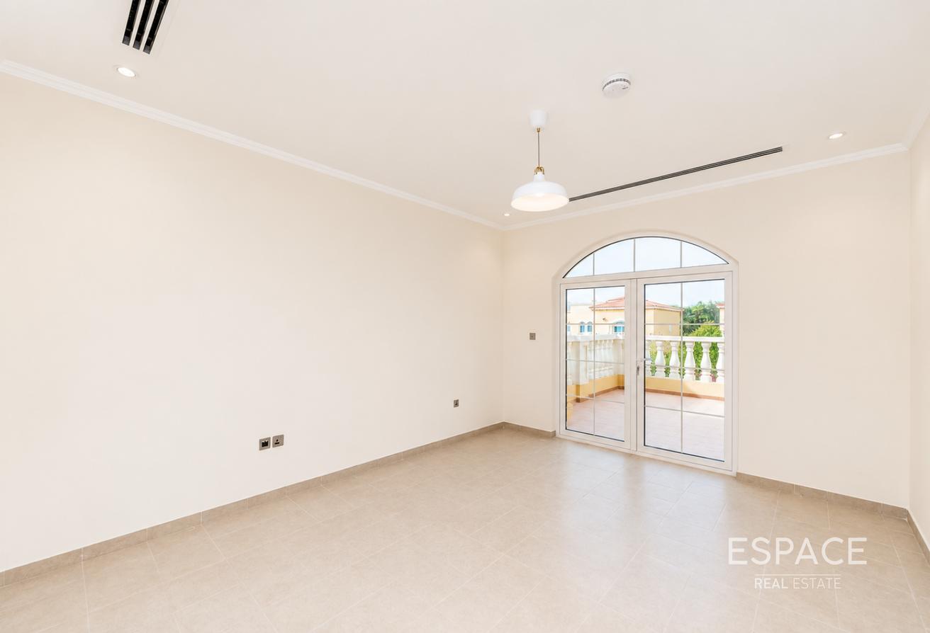 Large Plot | Back to Back | Well Maintained photo 9