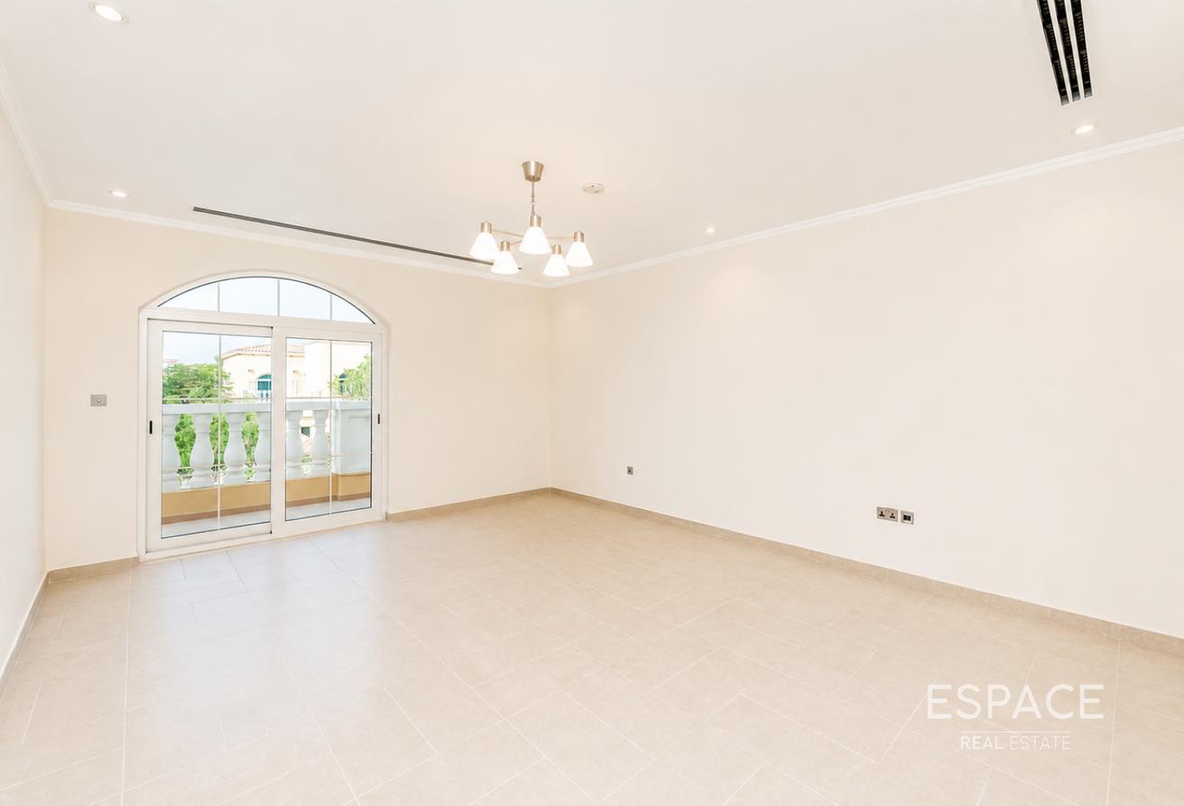 Large Plot | Back to Back | Well Maintained photo 3