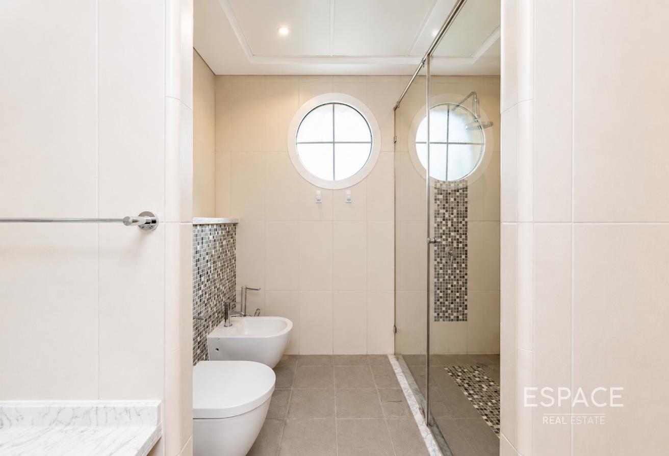 Large Plot | Back to Back | Well Maintained photo 5