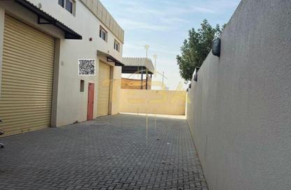 مستودع - استوديو - 5 حمامات للبيع في الجليل - الصجعة - الشارقة