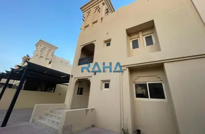 فيلا - 4 غرف نوم - 6 حمامات للايجار في تاون هاوسز قرية الحمرا - قرية الحمرا - رأس الخيمة