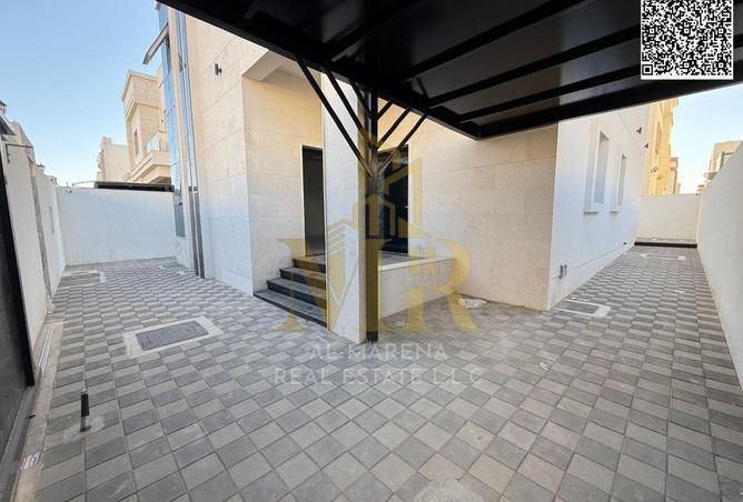 102844535 - Property Image 3