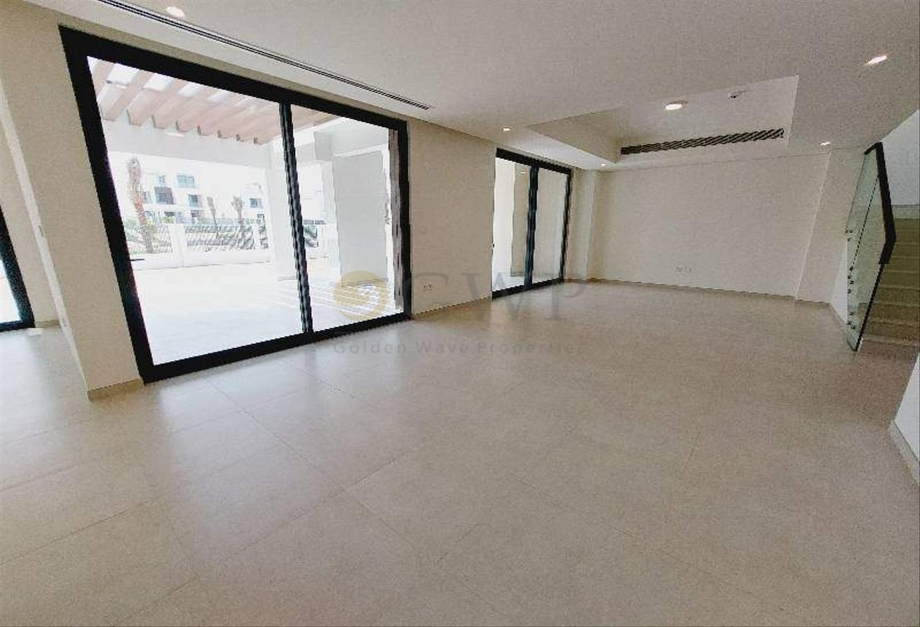 Single Row |On Park |Full Privacy |Best Location photo 18