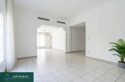 Villa - 3 - 3 for rent in Deema 2 - Deema - The Lakes - Dubai