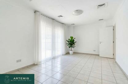 Villa - 3 - 3 for rent in Deema 2 - Deema - The Lakes - Dubai