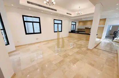 Villa - 5 Bedrooms - 5 Bathrooms for rent in Jumeirah 1 Villas - Jumeirah 1 - Jumeirah - Dubai