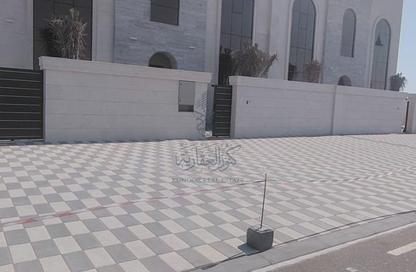 فيلا - 5 غرف نوم - 5 حمامات للبيع في مزيرعة - الرحمانية - الشارقة