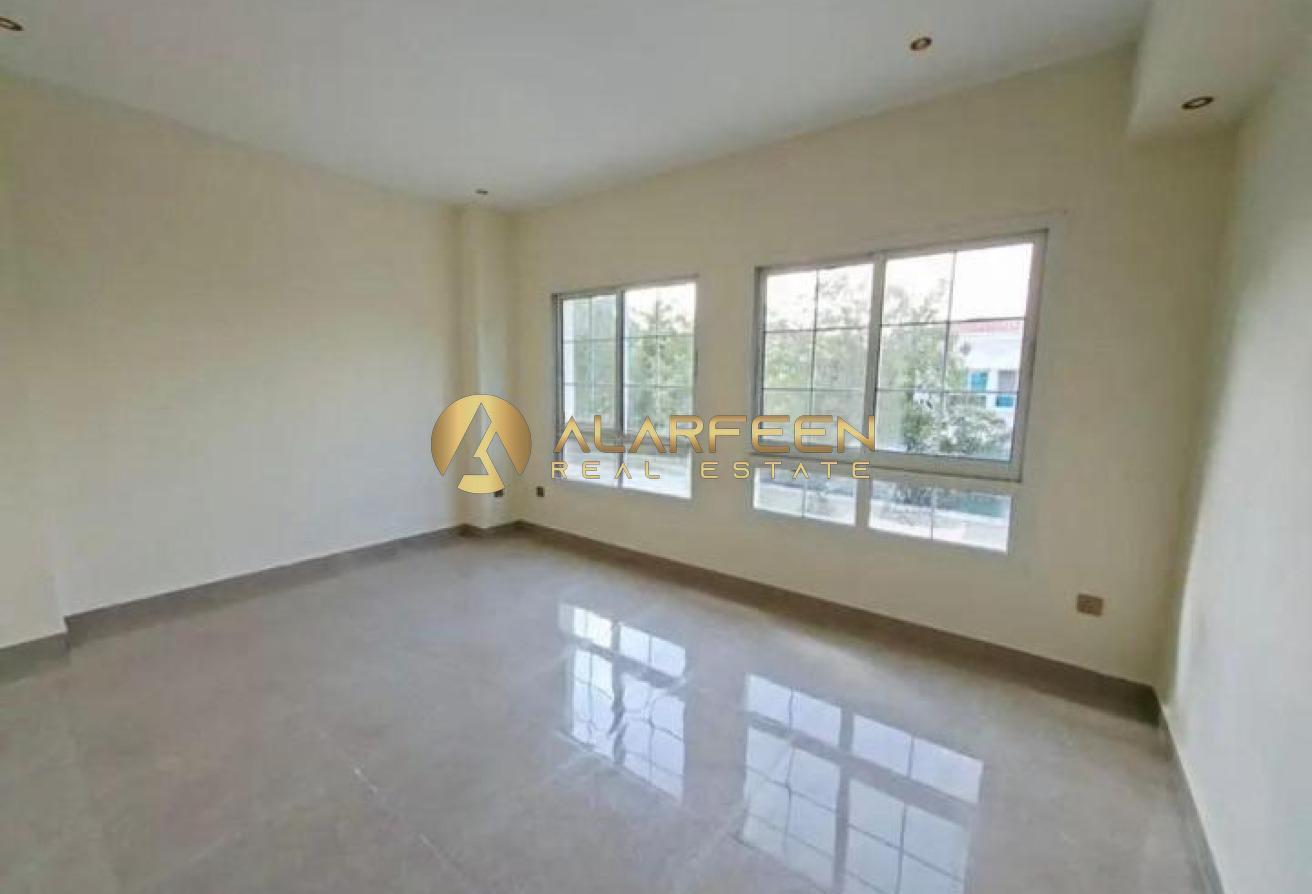 Fully Upgraded | 4Br+Maid | Private garden photo 4