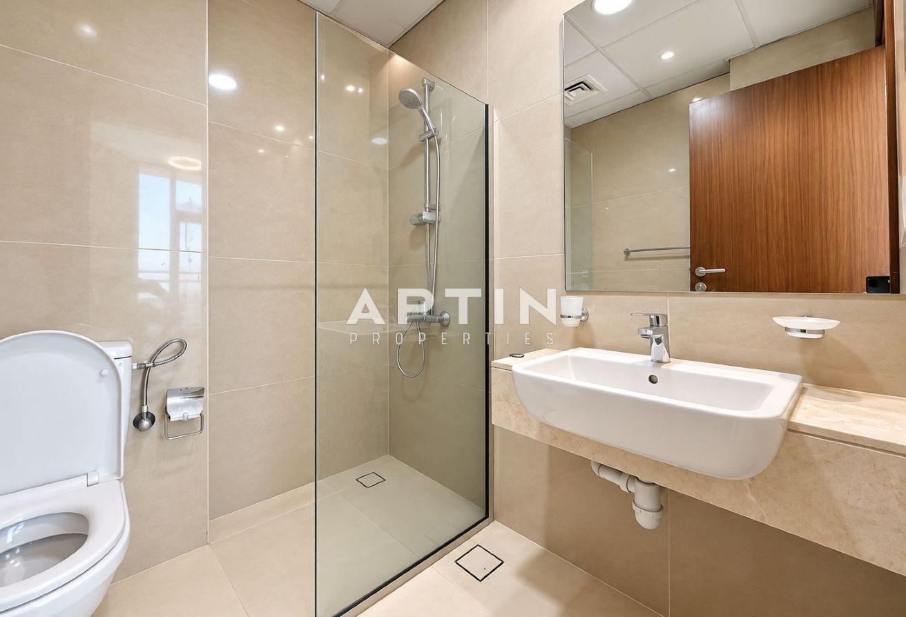 Modern 1 Bedroom Apartment |Pool & Gym | Binghatti photo 7