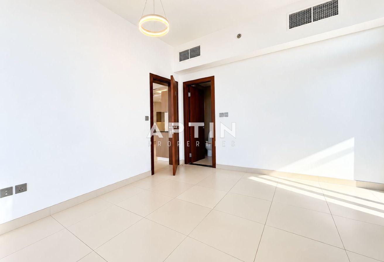 Modern 1 Bedroom Apartment |Pool & Gym | Binghatti photo 4