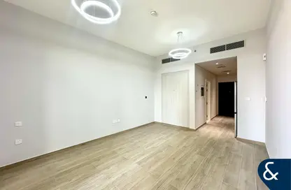 شقة - 1 حمام للايجار في برج سينشري - الخليج التجاري - دبي