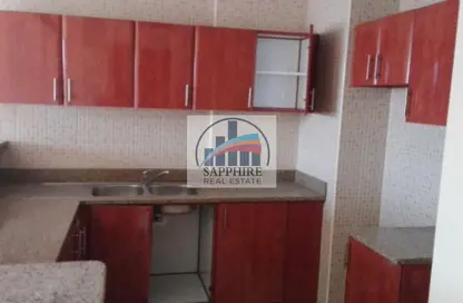 شقة - 1 حمام للايجار في مبنى آيج1-هـإمآر-26 - طراز إماراتي - المدينة العالمية - دبي