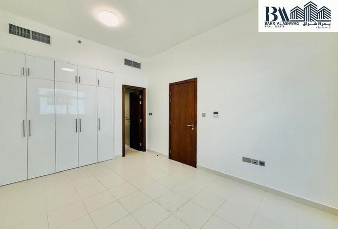 Ready To Move First Class 2Bhk Near Union Metro