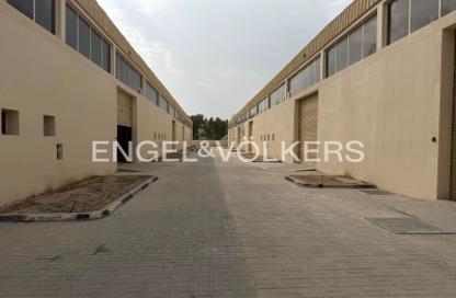 Warehouse - Studio - 1 Bathroom for rent in Dubai Investment Park 1 (DIP 1) - Dubai Investment Park (DIP) - Dubai