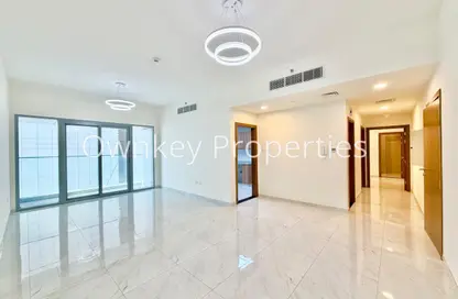 Apartment - 2 Bedrooms - 3 Bathrooms for rent in Titanium Tower - Al Karama - Dubai