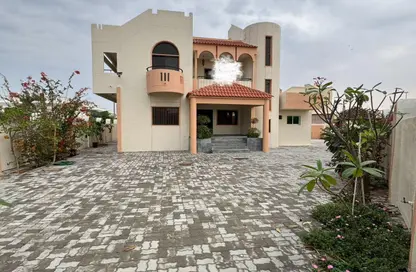 Villa - 5 Bedrooms - 7 Bathrooms for rent in Al Marwa Tower 1 - Al Marwa Towers - Cornich Al Buhaira - Sharjah