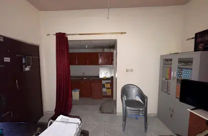 شقة للايجار في مبنى ثاني اليرموك - حلوان - الشارقة