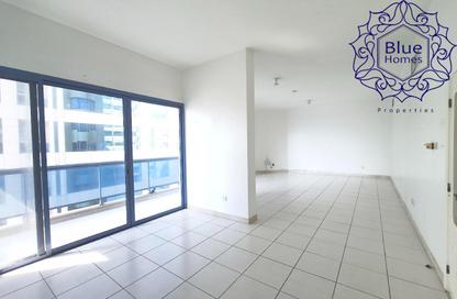 Apartment - 3 - 4 for rent in Al Reem Plaza - Al Majaz 1 - Al Majaz - Sharjah