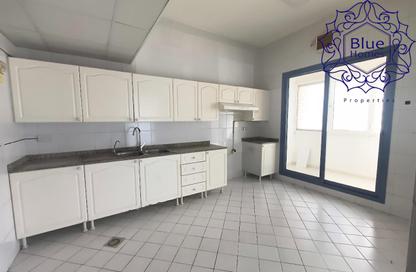 Apartment - 3 - 4 for rent in Al Reem Plaza - Al Majaz 1 - Al Majaz - Sharjah