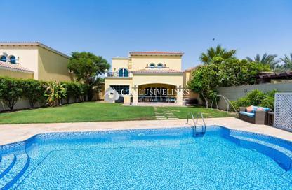 Villa - 4 Bedrooms - 4 Bathrooms for sale in District 4 - Jumeirah Park - Dubai