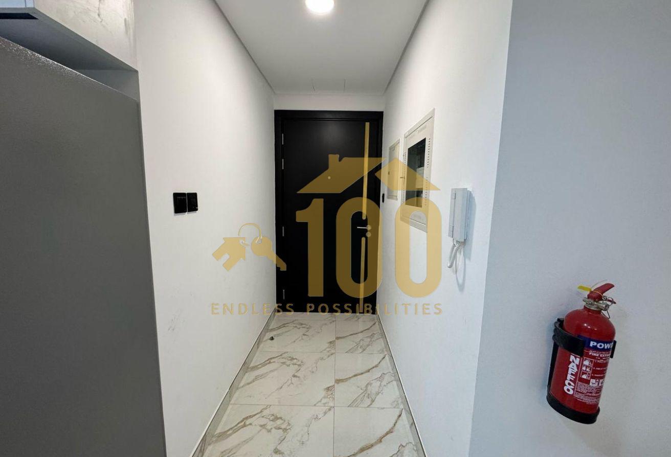 Classy Studio | Balcony | Highway Facing photo 11