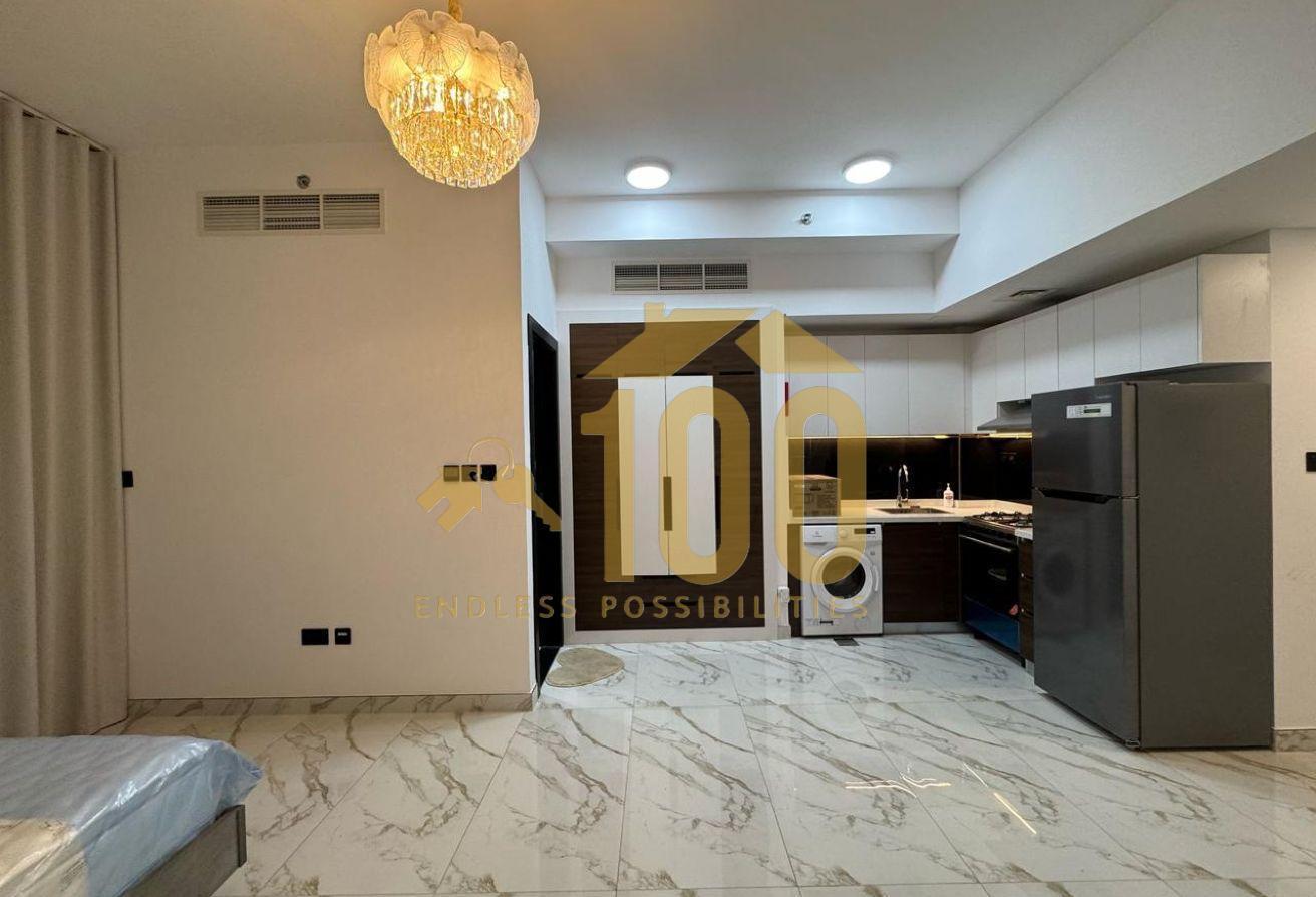 Classy Studio | Balcony | Highway Facing photo 4