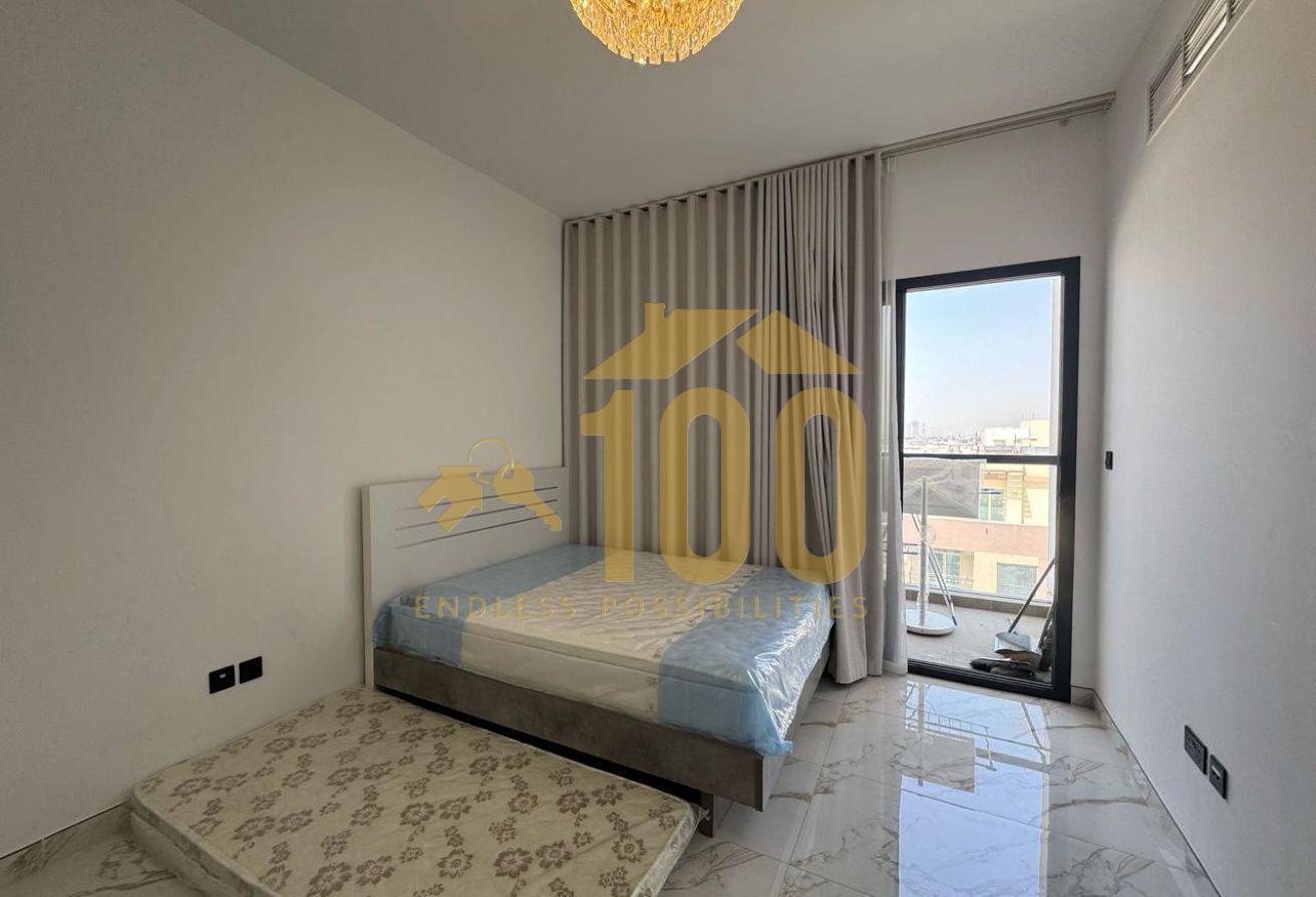 Classy Studio | Balcony | Highway Facing photo 13
