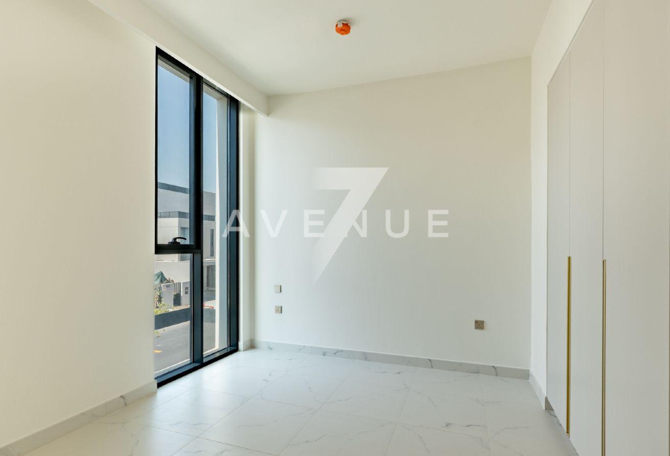 Natural Lighting I Huge Lay-out I Premium Quality photo 18
