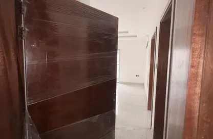 عمارة بالكامل - 8 غرف نوم - 8 حمامات للبيع في الراشدية 2 - الراشدية - عجمان