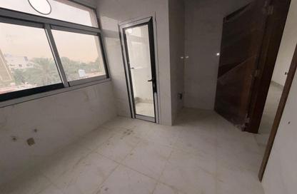 عمارة بالكامل - 8 غرف نوم - 8 حمامات للبيع في الراشدية 2 - الراشدية - عجمان