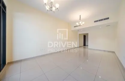 شقة - 2 غرف نوم - 3 حمامات للايجار في اطلاله ريزيدينس - مجمع دبي ريزيدنس - دبي لاند - دبي