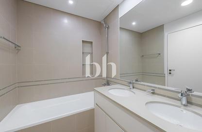 Apartment - 2 Bedrooms - 2 Bathrooms for sale in Hayat Boulevard 2A - Hayat Boulevard 2 - Hayat Boulevard - Town Square - Dubai
