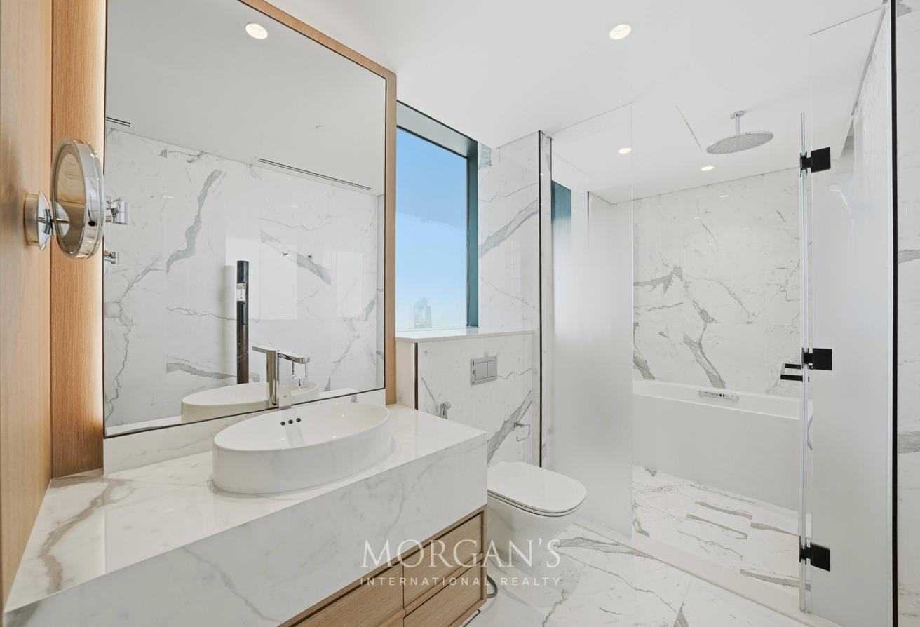 2BR+M | Furnished | Stunning | Balcony | Vacant photo 19