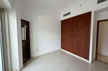 Apartment - 1 Bedroom - 2 Bathrooms for rent in Cascades Tower - Dubai Marina - Dubai