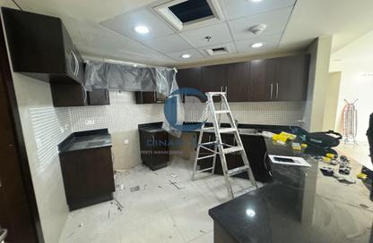Apartment - 3 Bedrooms - 4 Bathrooms for rent in Shining Towers - Al Khalidiya - Abu Dhabi