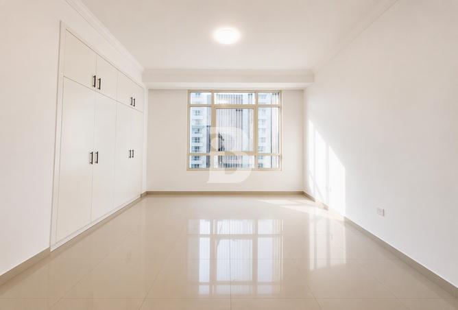 Spacious 3BR Maid | Vacant | Marina Crown photo 3