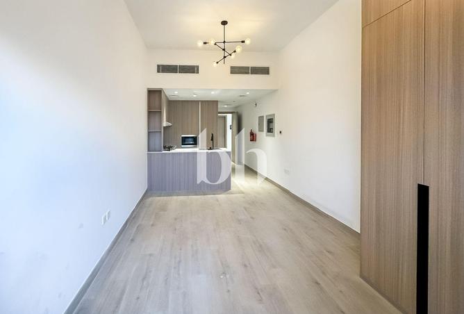 Bright Studio with Balcony | Furnished Option