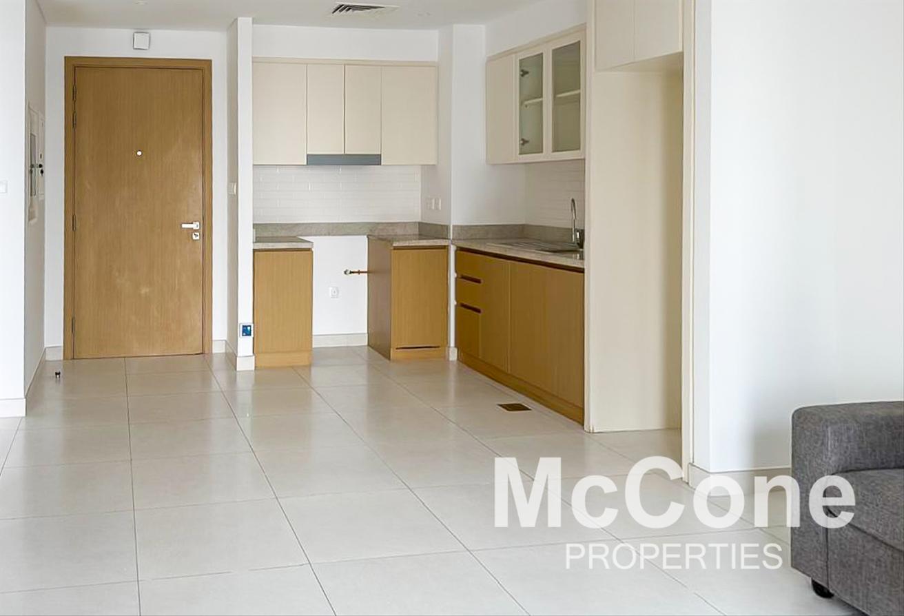 High Floor | Bright Apartment | Vacant photo 4