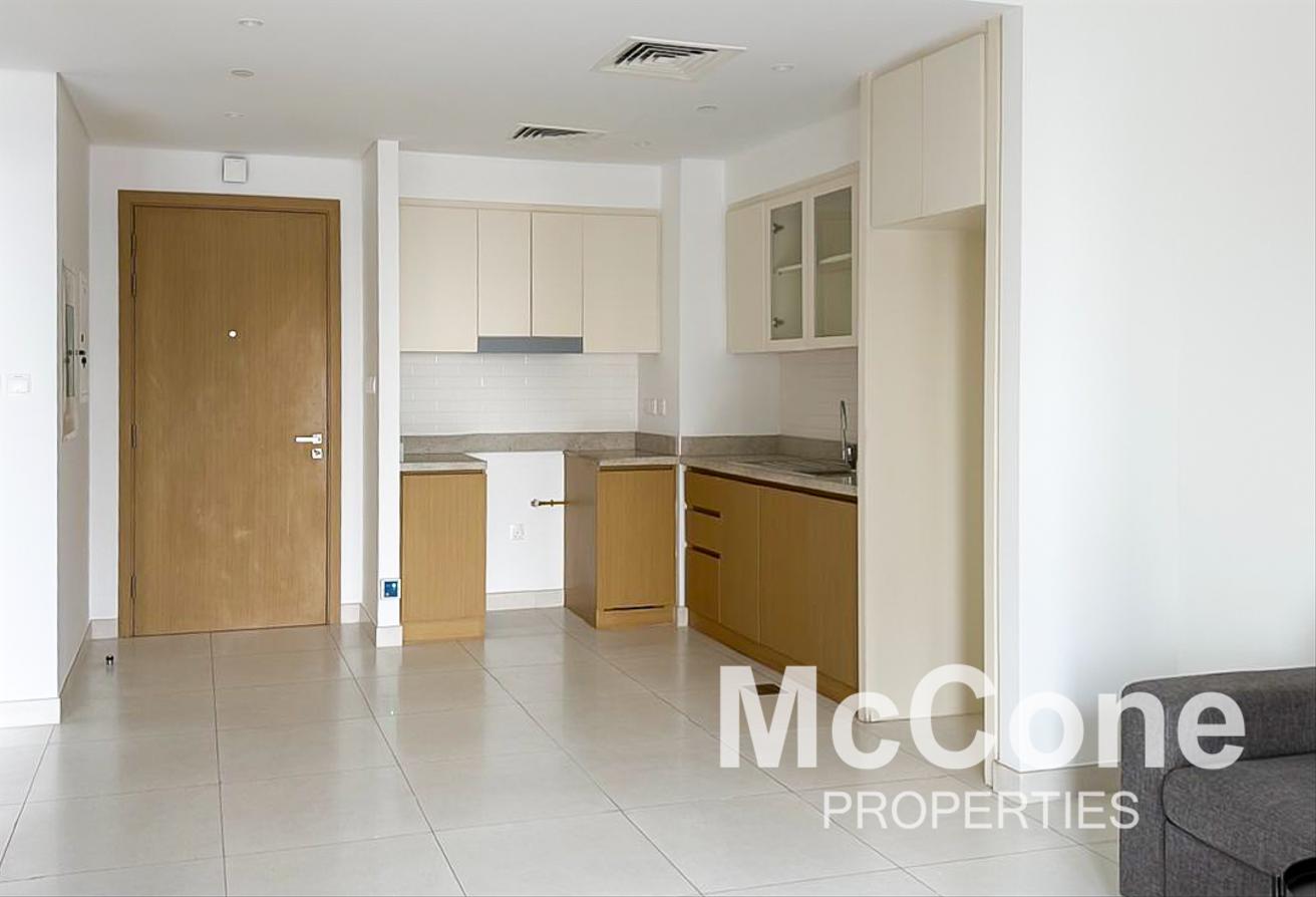 High Floor | Bright Apartment | Vacant photo 3