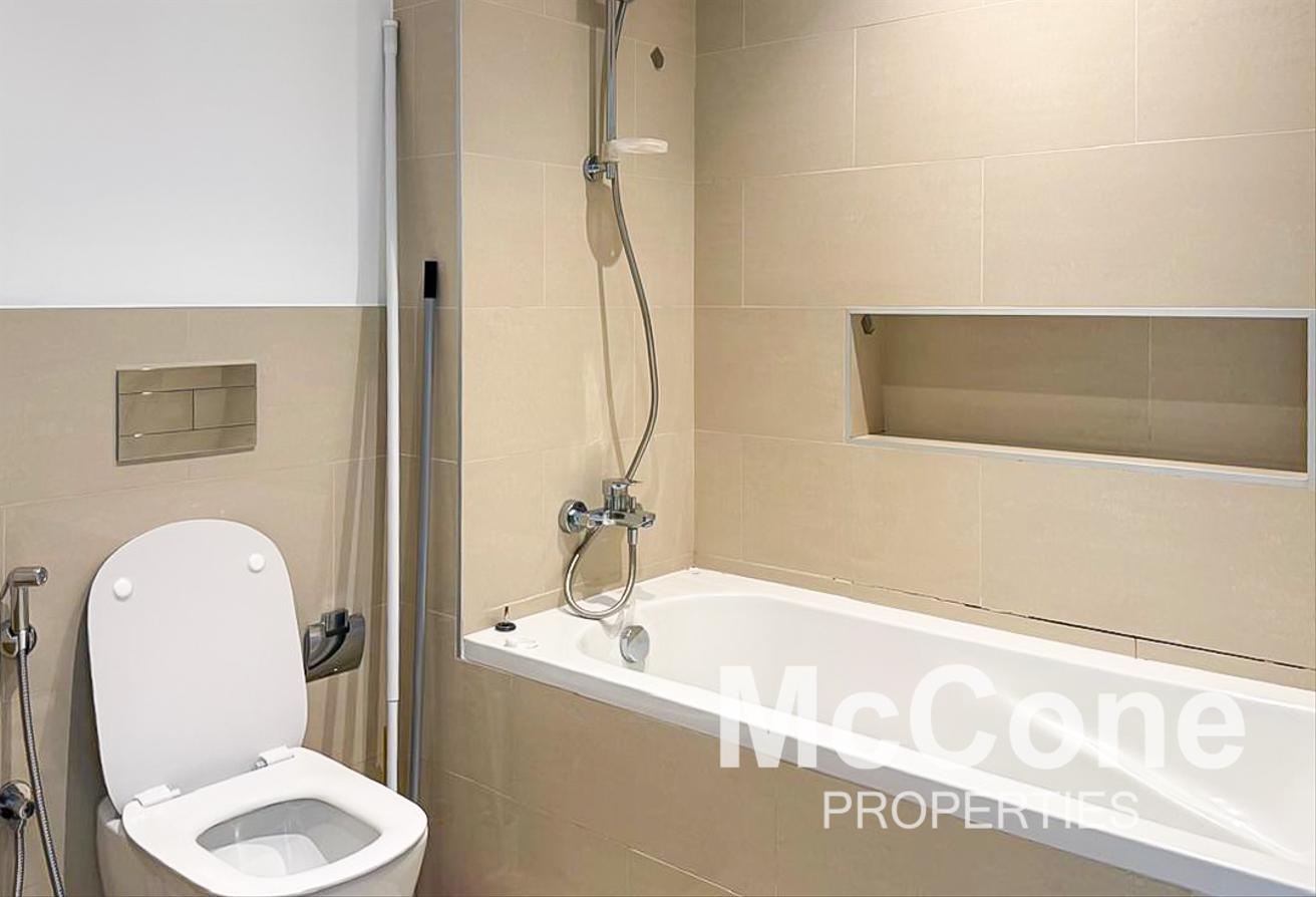 High Floor | Bright Apartment | Vacant photo 7