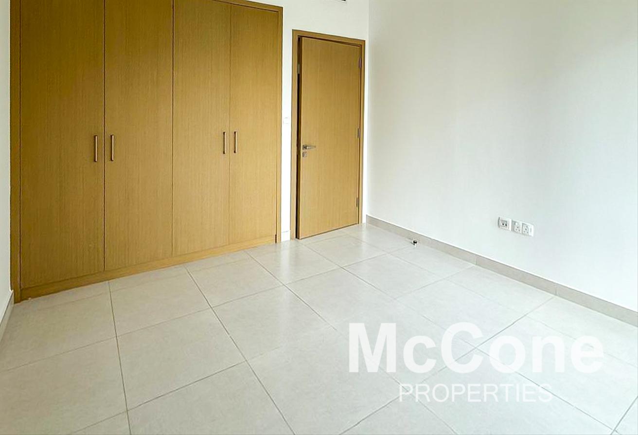 High Floor | Bright Apartment | Vacant photo 5