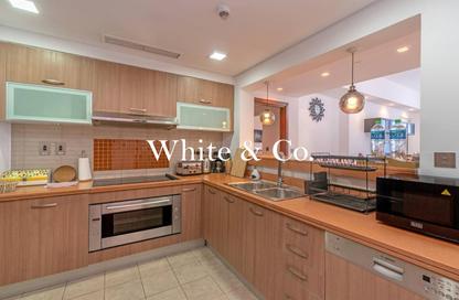 Apartment - 2 Bedrooms - 3 Bathrooms for rent in Marina Residences 6 - Marina Residences - Palm Jumeirah - Dubai