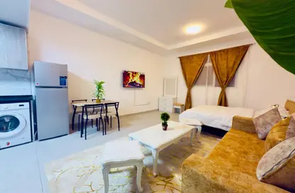 شقة - 1 حمام للايجار في برج الكورنيش - طريق كورنيش عجمان - عجمان