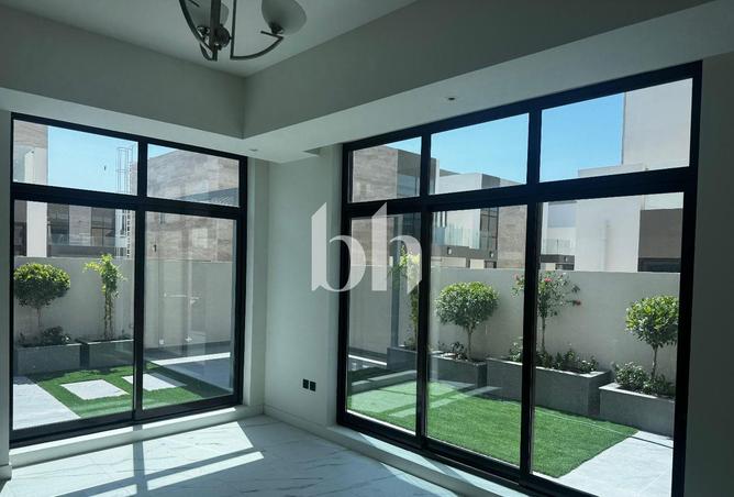 92709020 - Property Main Image
