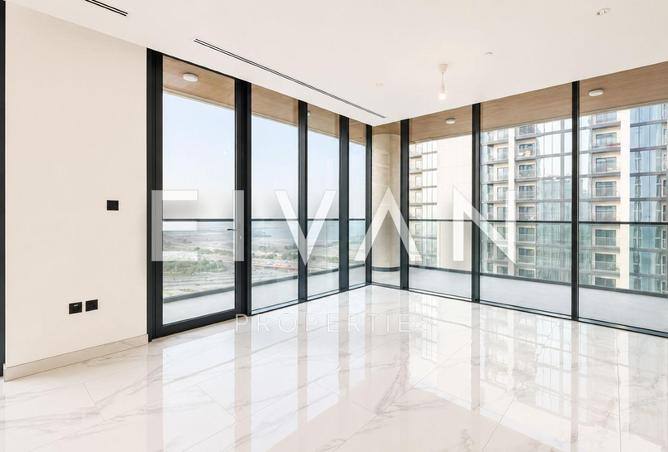 Luxury Family Home | High Floor | Community View photo 2