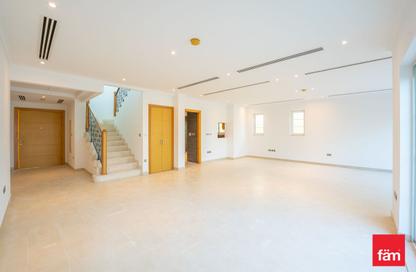 Villa - 4 - 5 for sale in District 8 - Jumeirah Park - Dubai Villa - 4 - 5 for sale in District 8 - Jumeirah Park - Dubai
