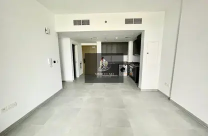 شقة - 2 غرف نوم - 3 حمامات للايجار في إيست فييليدج - الجادة - الشارقة