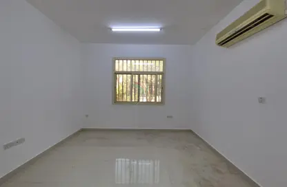 شقة - 2 غرف نوم - 2 حمامات للايجار في الخريس - الجيمي - العين