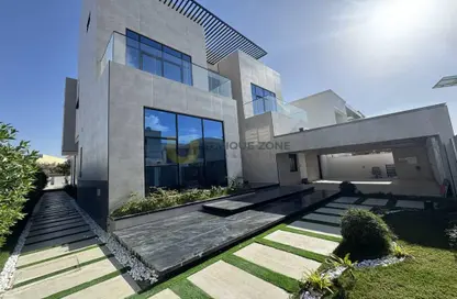 Villa - 5 Bedrooms - 5 Bathrooms for rent in Jumeirah Park - Dubai